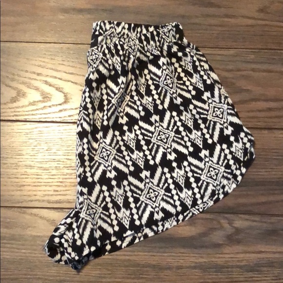 Ambiance Apparel! patterned shorts - Picture 4 of 4
